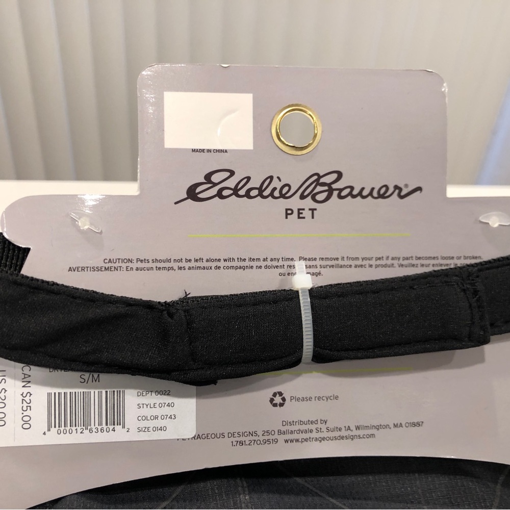 BNWT Eddie Bauer Dog Bone Toy and Bandana set - Picture 6 of 10